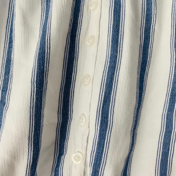 Hollister Off the Shoulder Beachy Tshirt - Picture 3 of 3